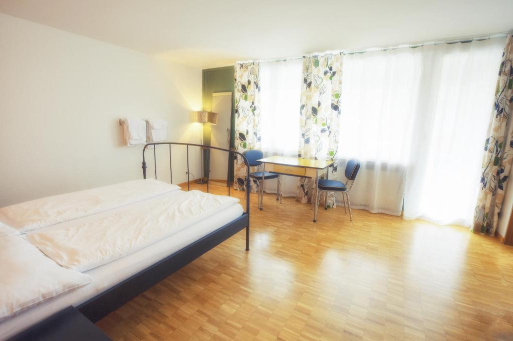 Una cama o camas en una habitación de Bettstatt-Neustadt