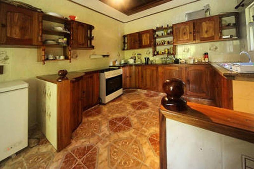 Kuchyň nebo kuchyňský kout v ubytování Omusee Self Catering