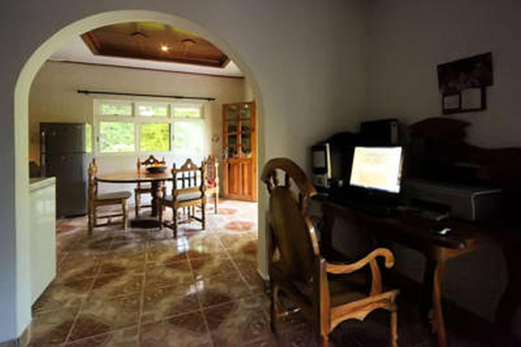 Posezení v ubytování Omusee Self Catering