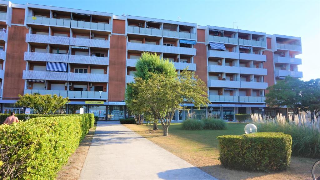 Aprilia Residence - Apartamento Con Vista Y Balcón