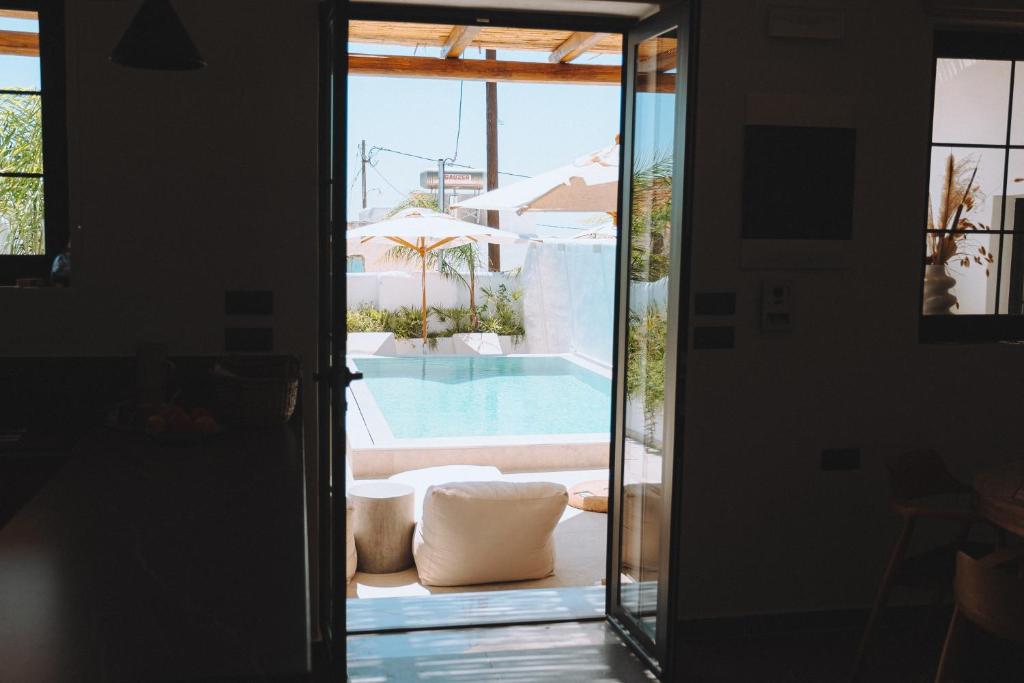 Bazén v ubytování CasaCarma III, private pool, boho design, central nebo v jeho okolí