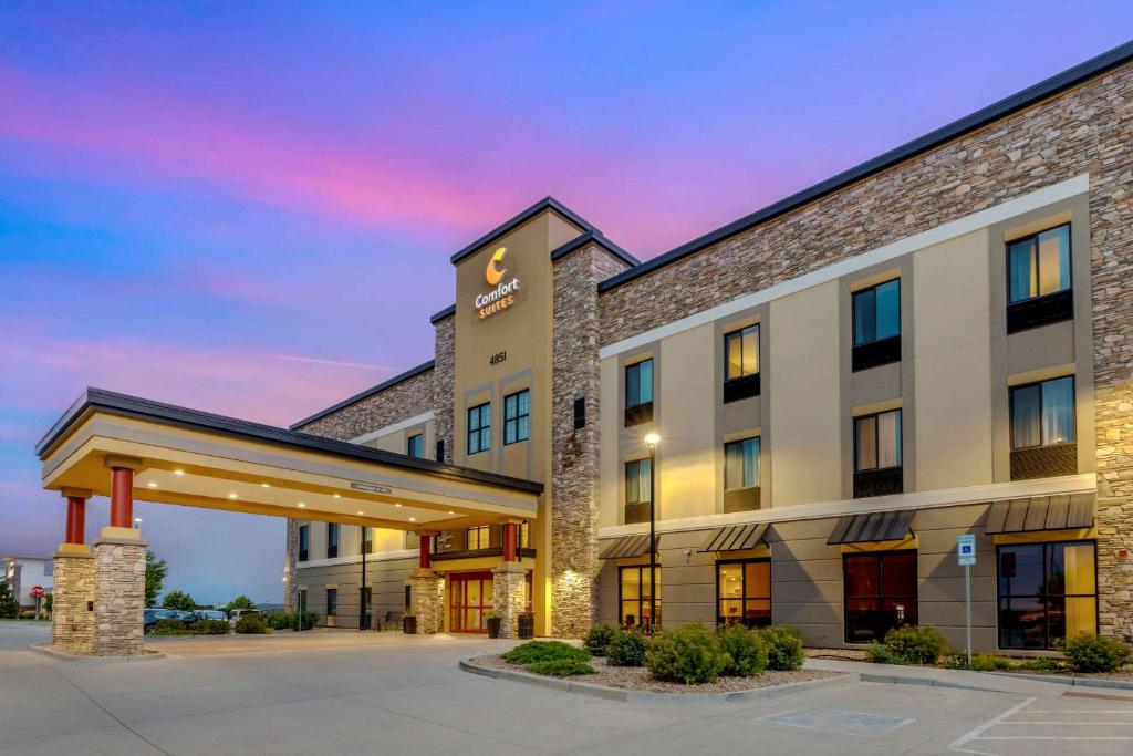 a rendering of a hotel at dusk at Comfort Suites Loveland in Loveland