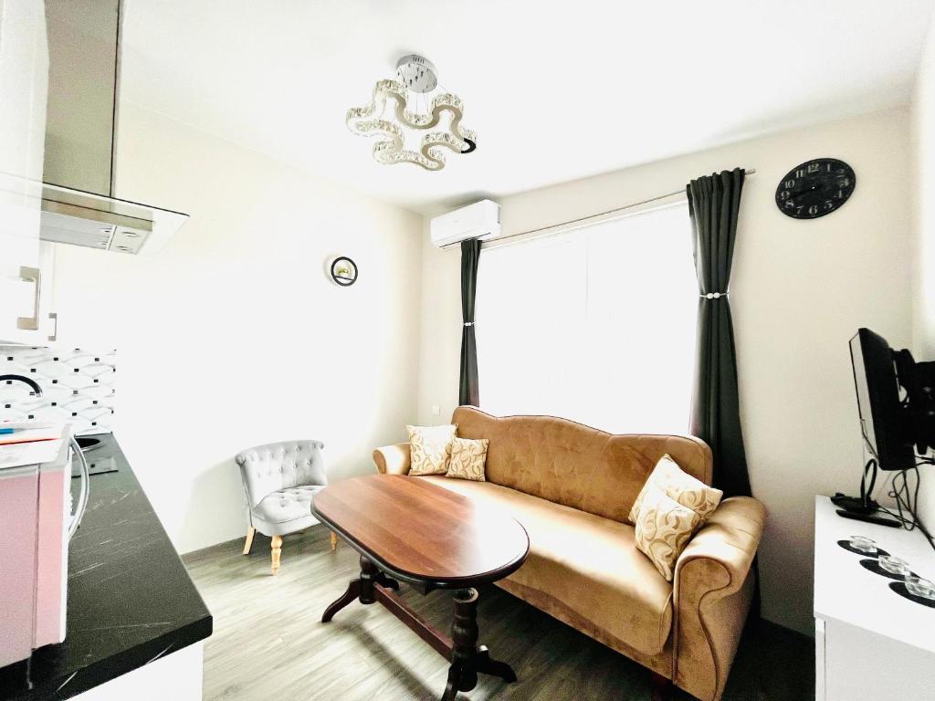 Royal Resident - Apartment With Terrace