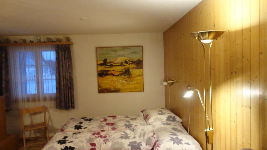 Postel nebo postele na pokoji v ubytování Schweiz ,Lenk Ferienwohnung,Kinderfreundl,Seniorenfreundlich