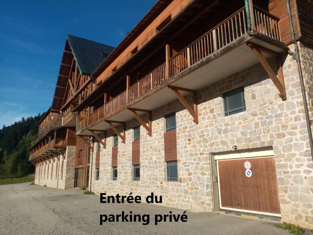 Budova, v ktorej sa apartmán nachádza