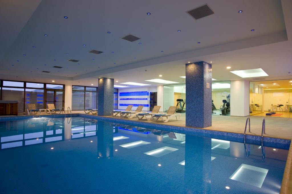 Bazén v ubytování ALEA Hotel & Suites nebo v jeho okolí