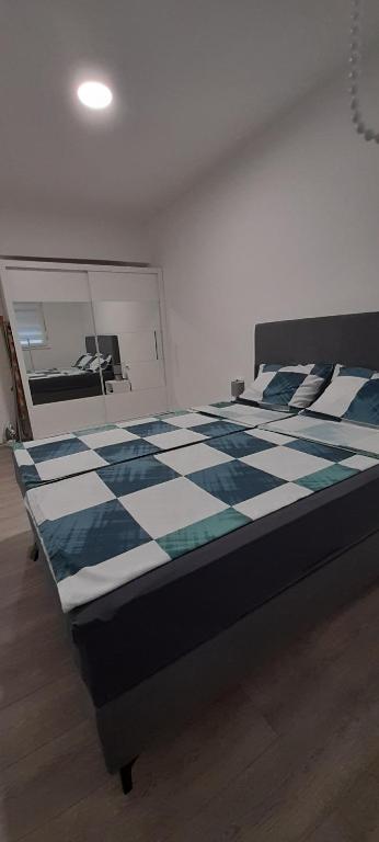 En eller flere senge i et værelse på Apartman Amor Trebinje