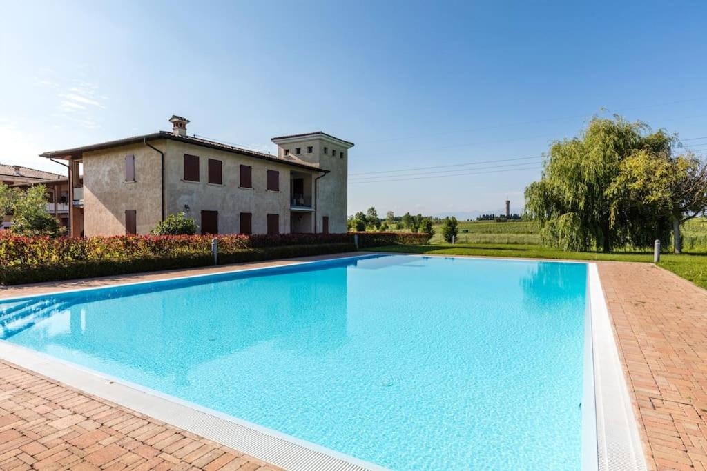 Bazén v ubytovaní Zappello Holiday alebo v jeho blízkosti