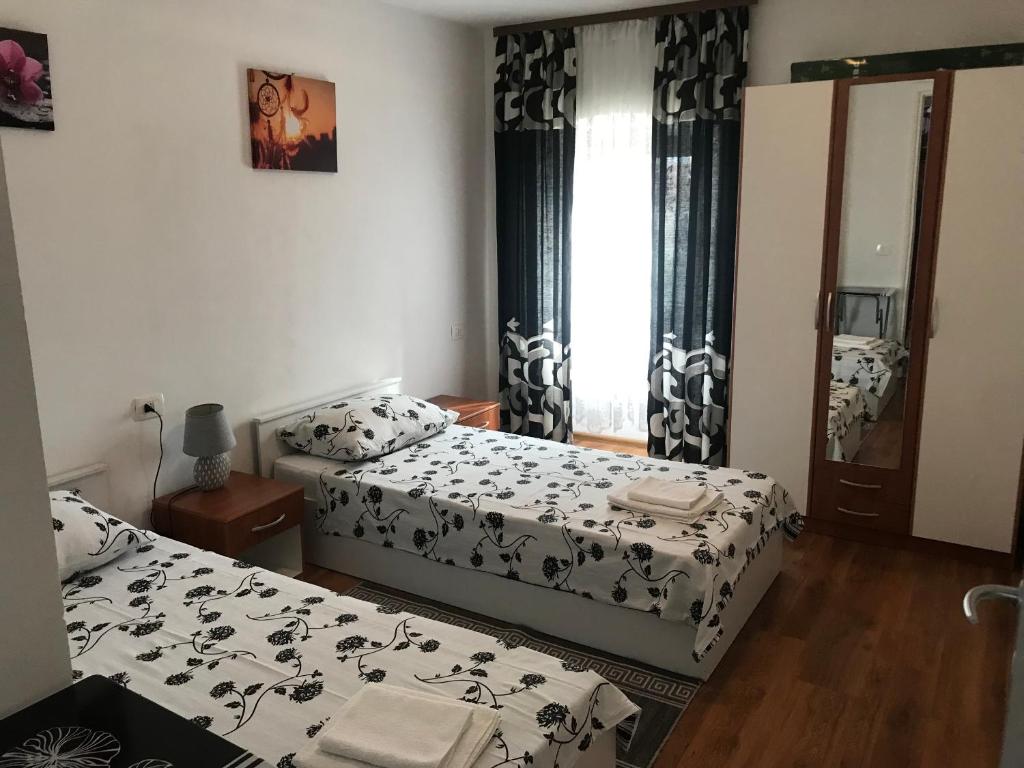 Łóżko lub łóżka w pokoju w obiekcie APP GAŠI