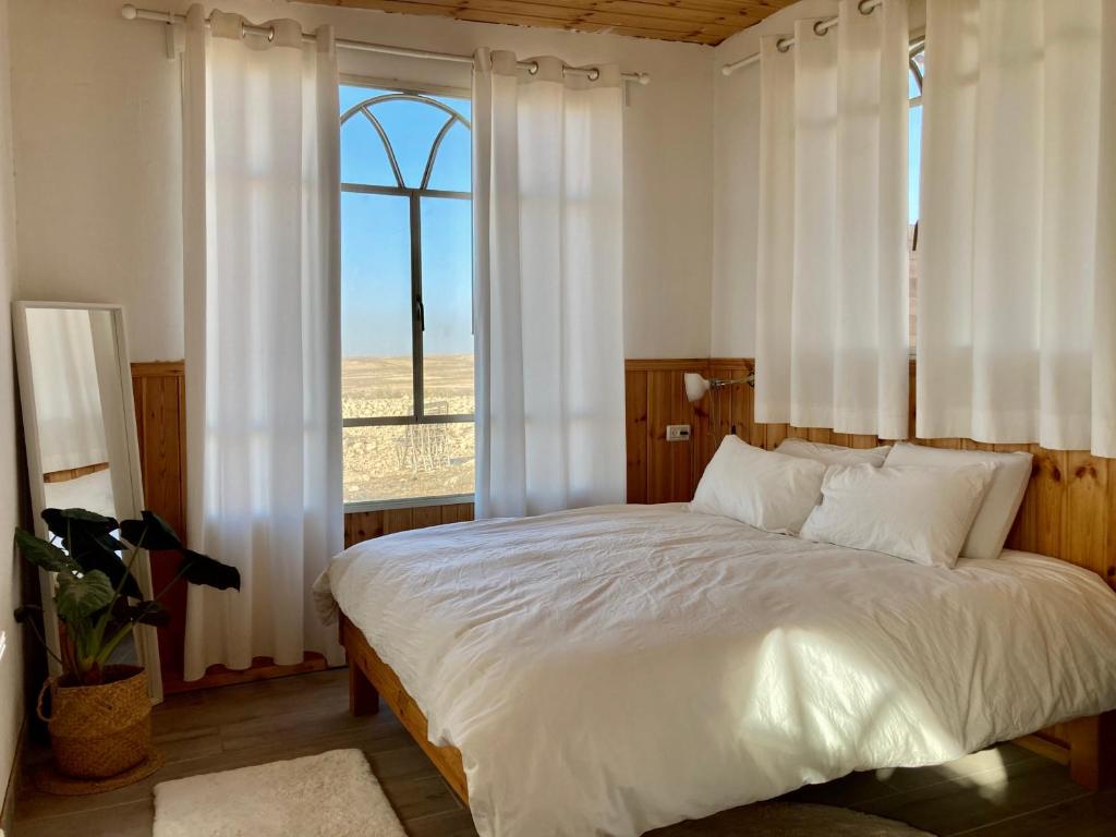 Letto o letti in una camera di Tobiana Desert Lodging Negev