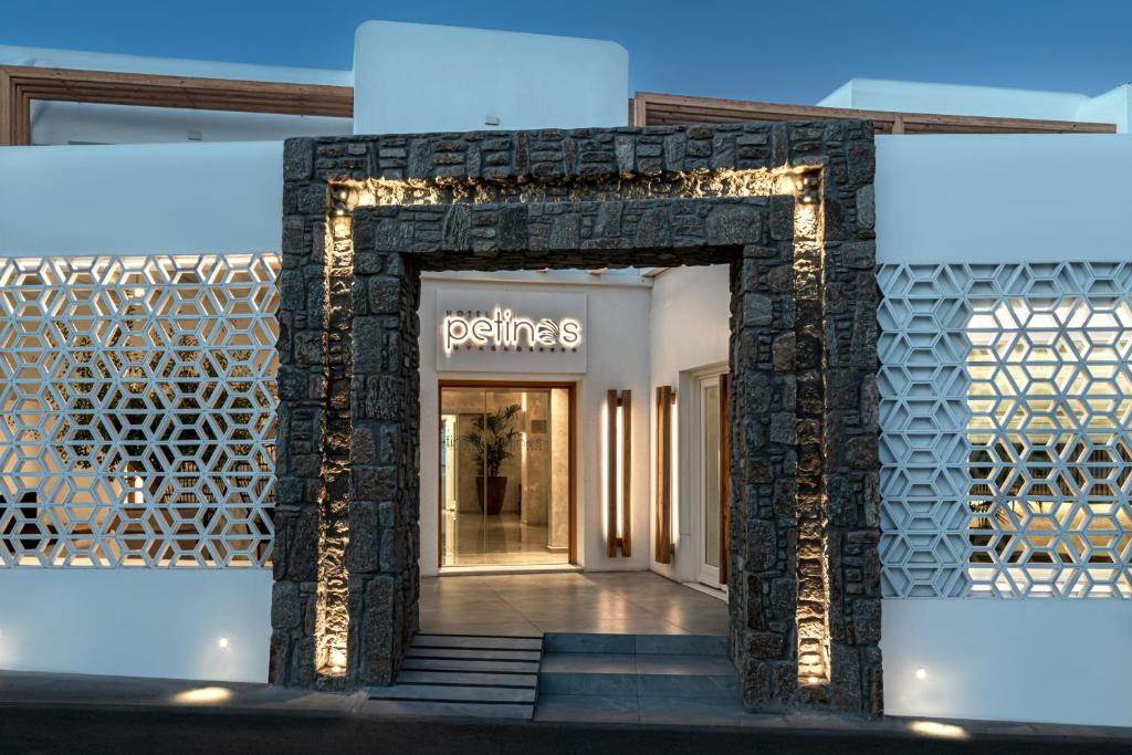 Exteriér nebo vchod ubytování Petinos Hotel