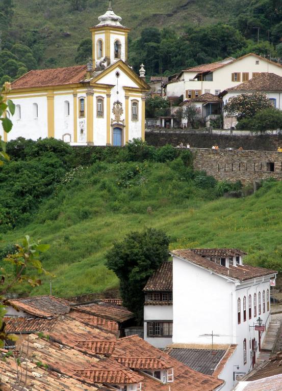  Hotel Colonial
