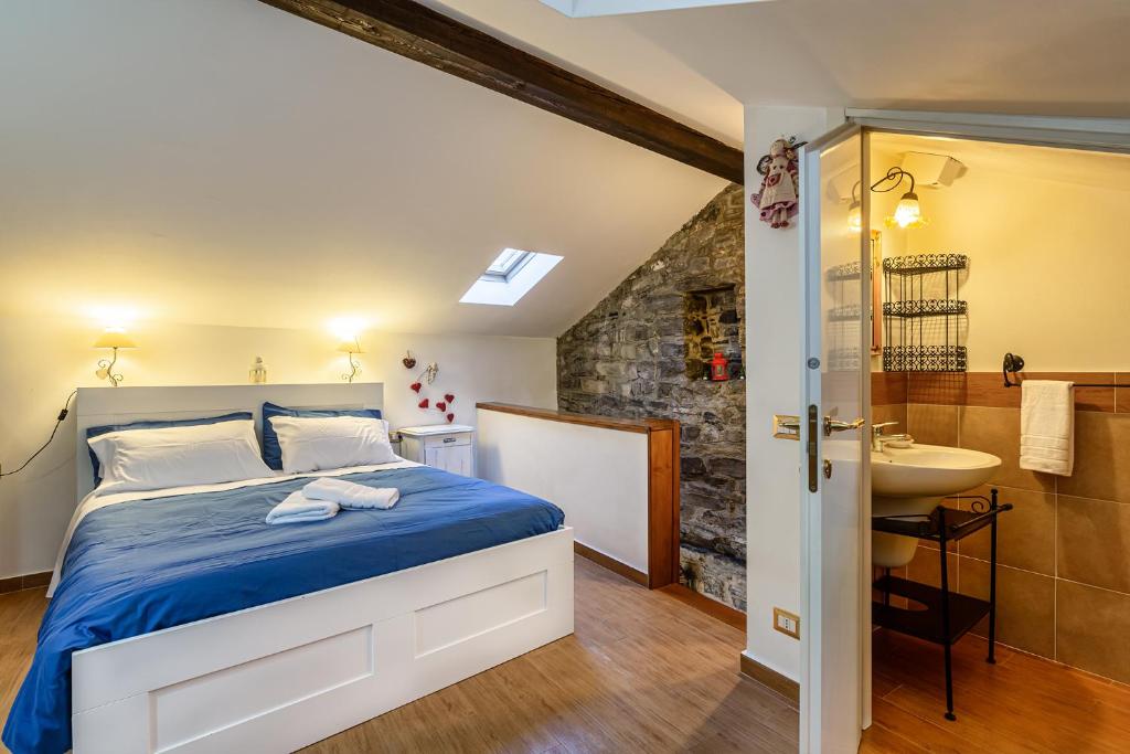 a bedroom with a bed and a bathroom with a sink at Casa al Lago di Como in Riva Cernobbio in Cernobbio