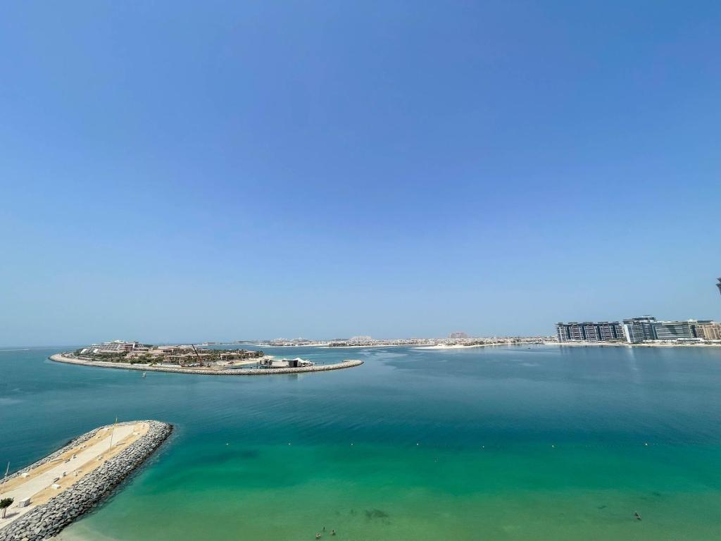 Beach Front Dubai - spacious 1-bedroom - отзывы и видео