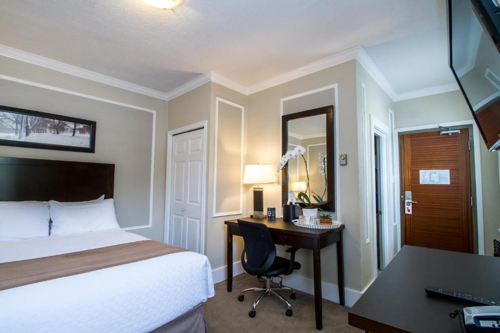 Regent Hotel Revelstoke - Deluxe Queen Room