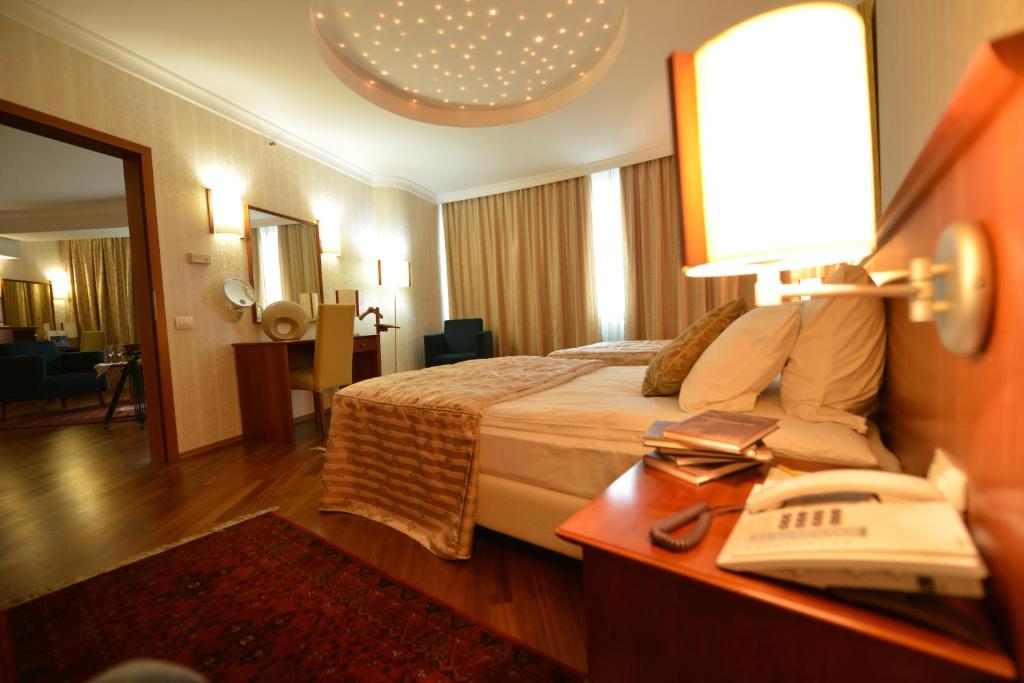 Postel nebo postele na pokoji v ubytování Hotel Karpos