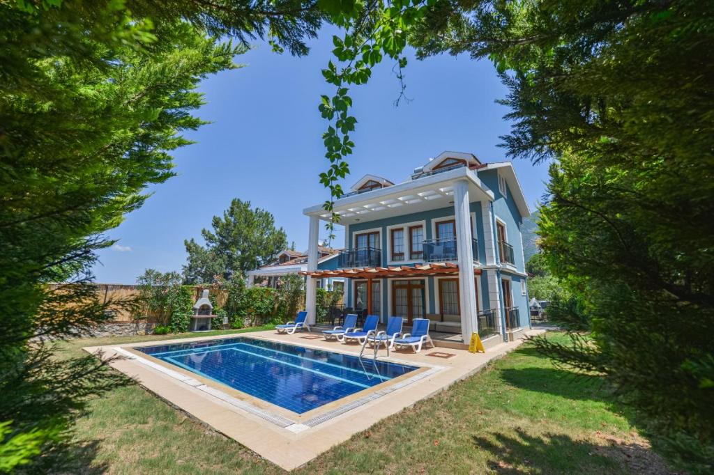 Ölüdeniz’de Muhafazakar Geniş Villa