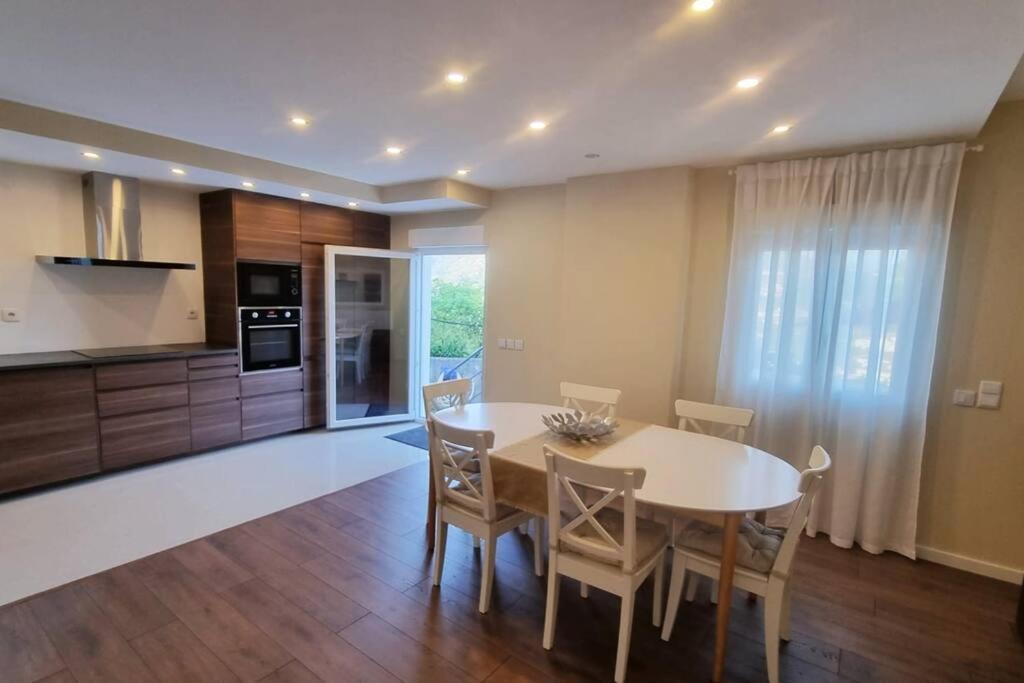 a kitchen and dining room with a table and chairs at Casinha da Belavista in Arcos de Valdevez