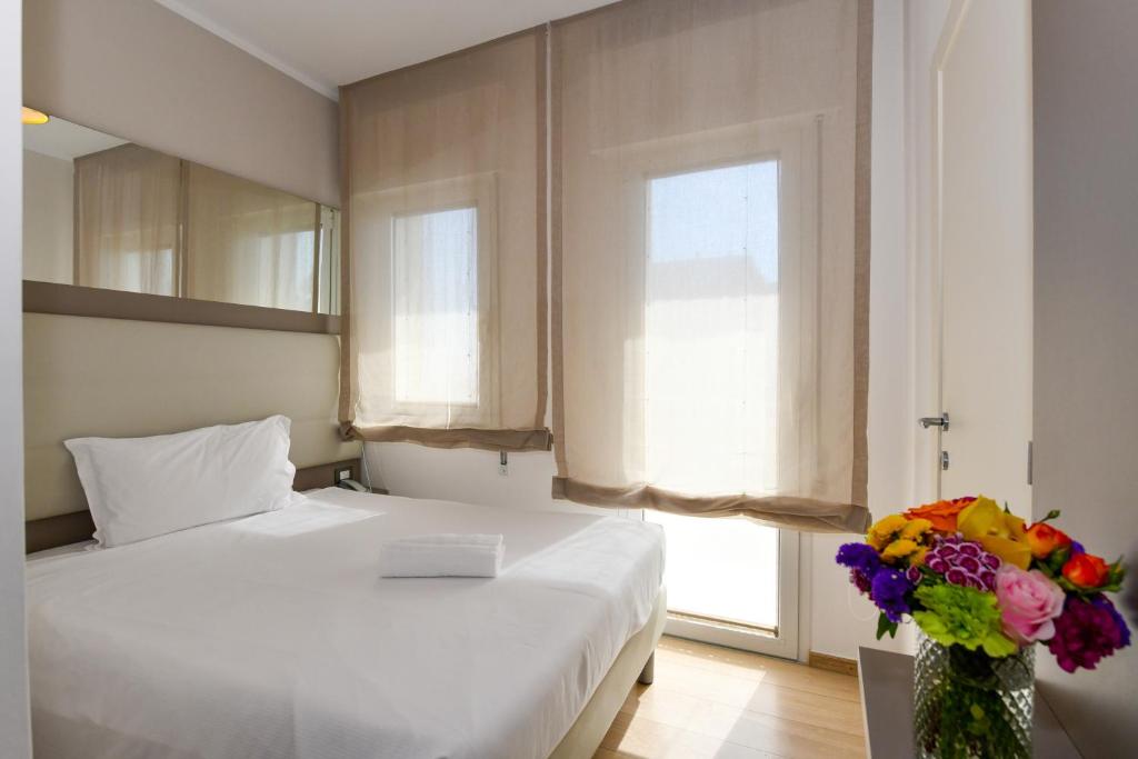 Postel nebo postele na pokoji v ubytování Hotel Delle Mimose