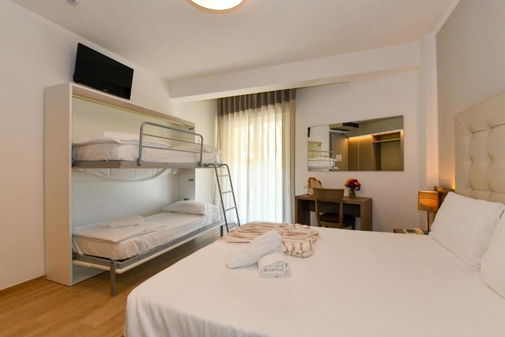 Postel nebo postele na pokoji v ubytování Hotel Delle Mimose