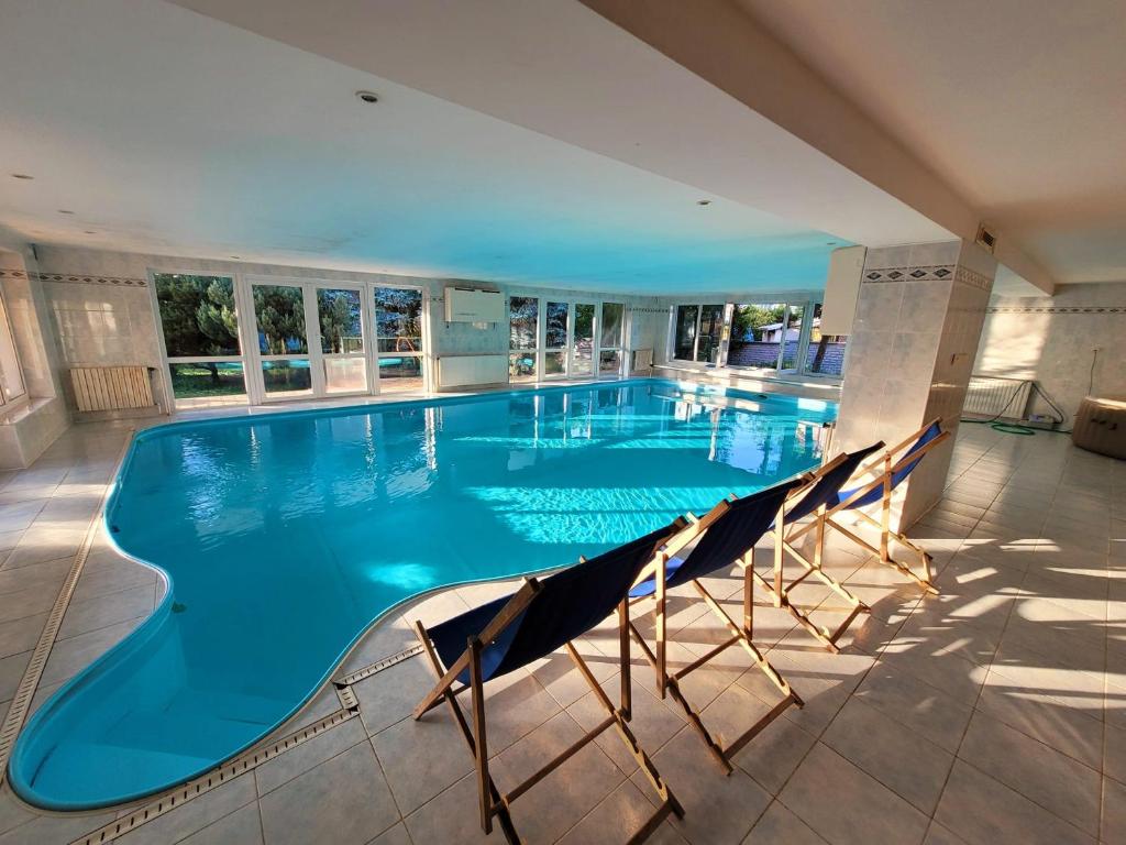 Bazén v ubytování Wellness Aqua House nebo v jeho okolí
