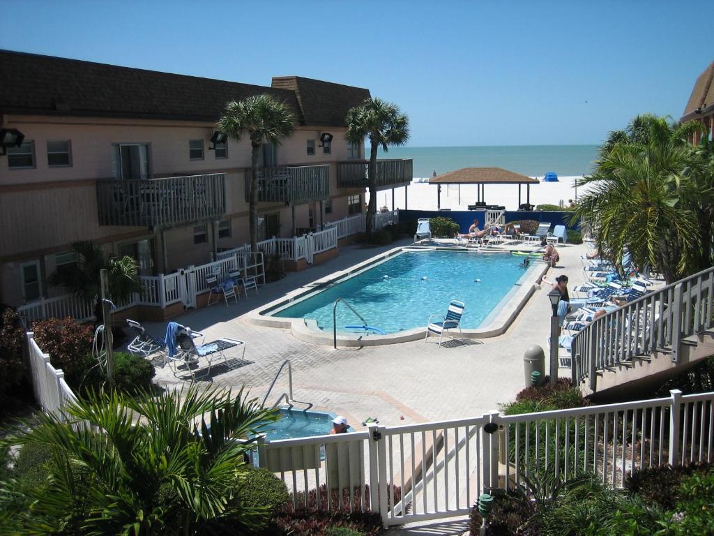 Gallery image of Mariner Beach Club, a VRI resort in St Pete Beach