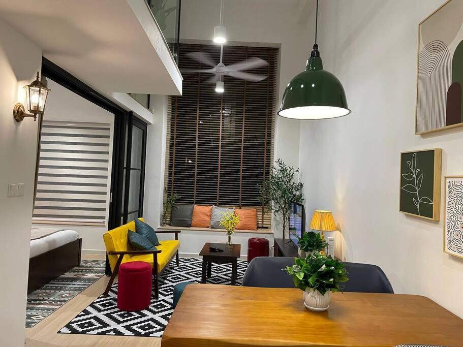 Posezení v ubytování Lovely Loft Apartment with pool