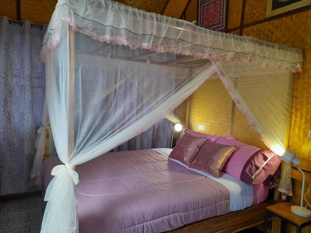 Hin Khong Villa - a tropical surprise - Kamer Met Kingsize Bed En Uitzicht Op De Tuin