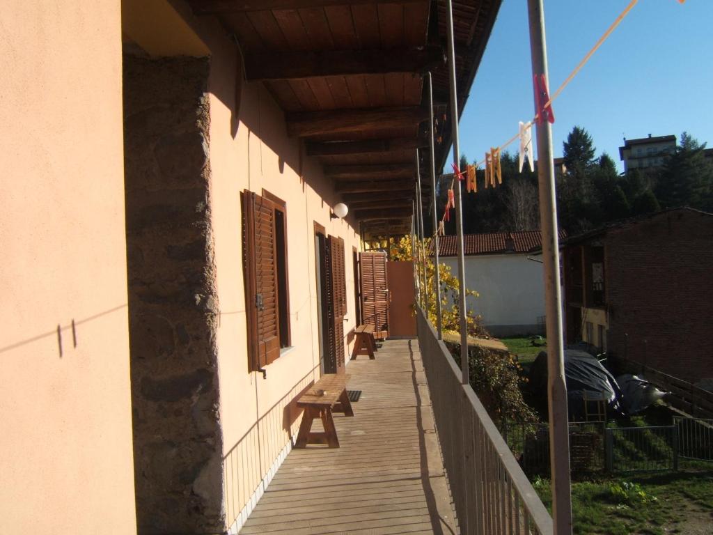 a wooden porch with a bench on the side of a building at Bed & Breakfast Varionda in Chiaverano