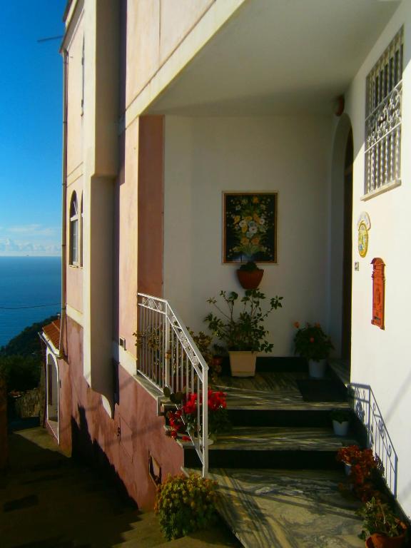 a stairway leading to a building with flowers at Villa En Rose in Ravello
