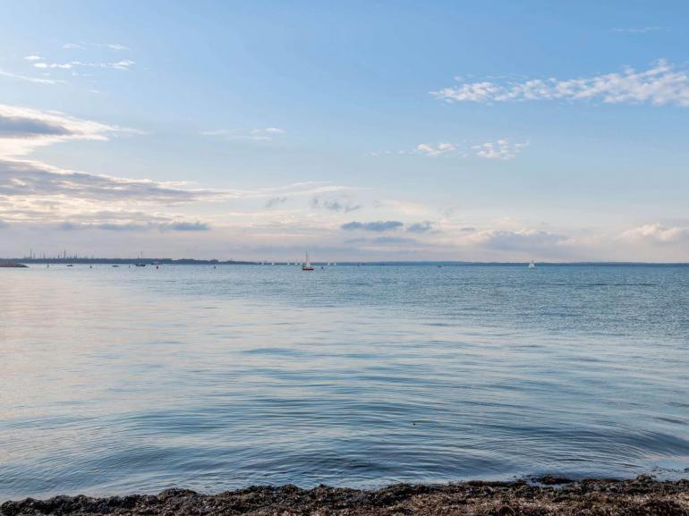 Beautiful 4 Bedroom Townhouse on the waterfront - Housity