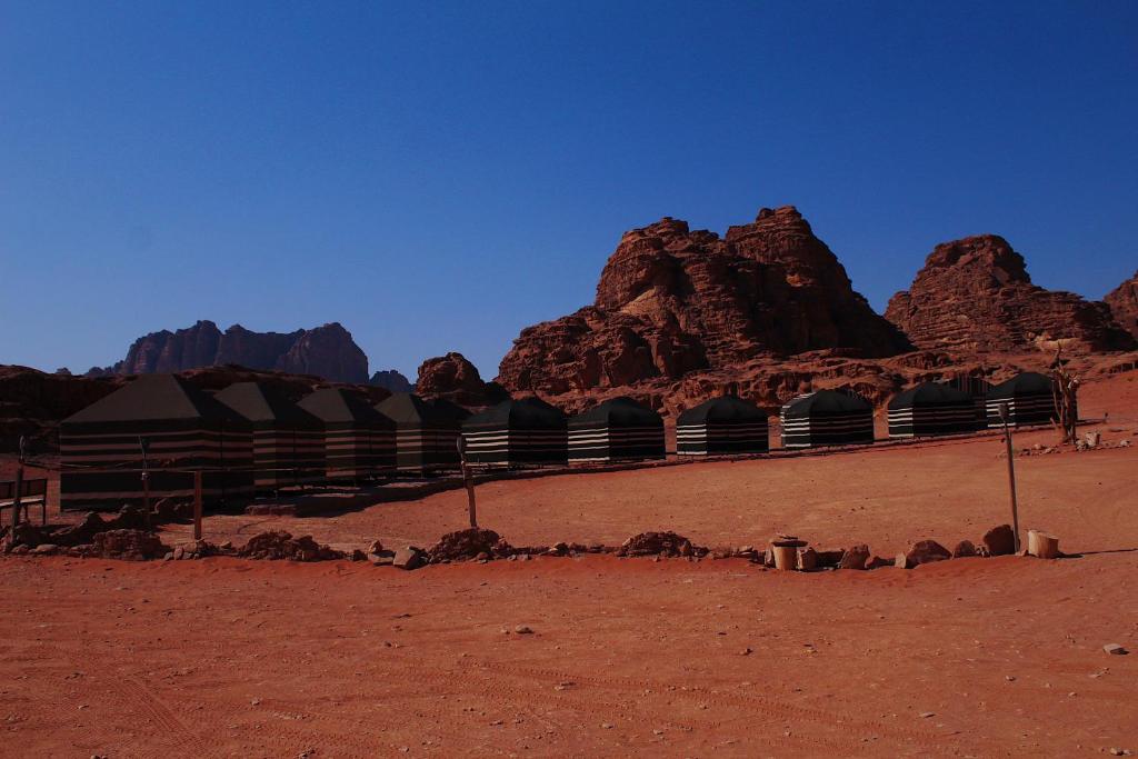 Red Peak Desert Camp ヨルダン ワディ ラム Booking Com