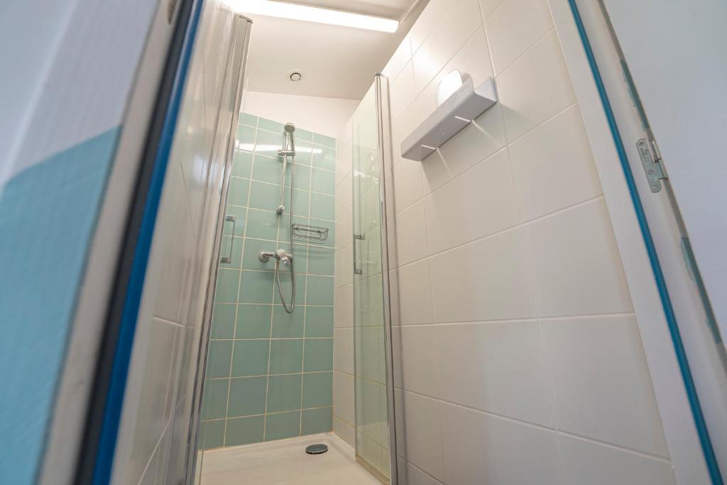 Koupelna v ubytování GARDEN - Utopy Hostel