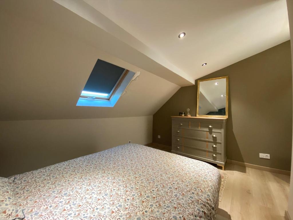 Łóżko lub łóżka w pokoju w obiekcie Duplex 120m2 terrasse vue sur Nîmes