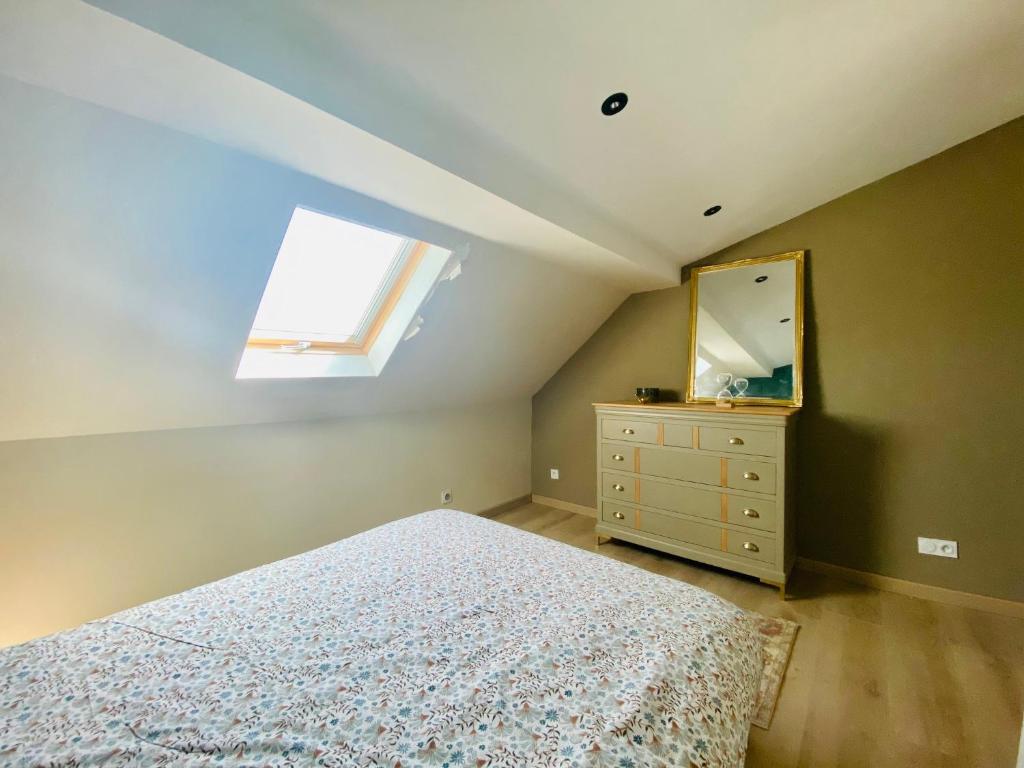 Łóżko lub łóżka w pokoju w obiekcie Duplex 120m2 terrasse vue sur Nîmes