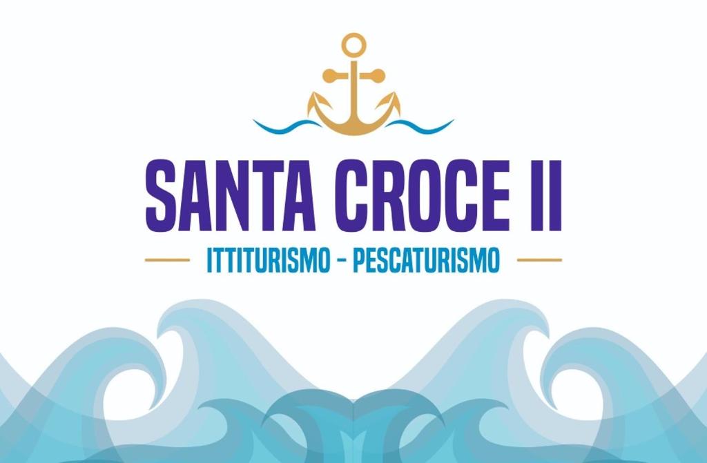 um logótipo para uma linha de cruzeiro de Santa Cruz com uma âncora em ittiturismo S.Croce em Teulada