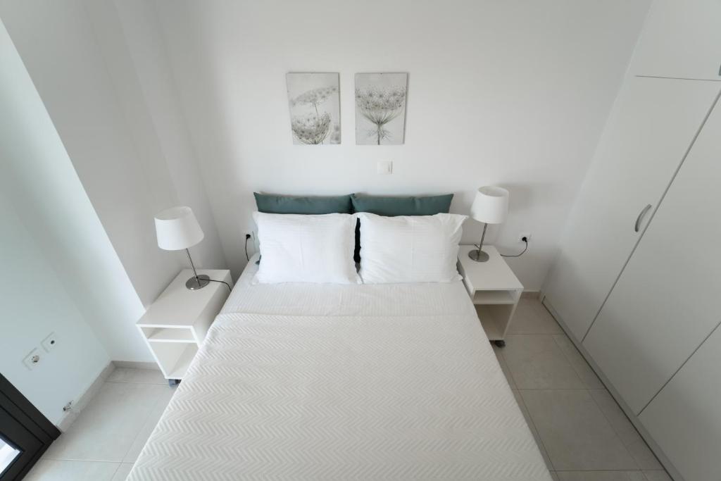 Postel nebo postele na pokoji v ubytování Aetofolia Stella Villas