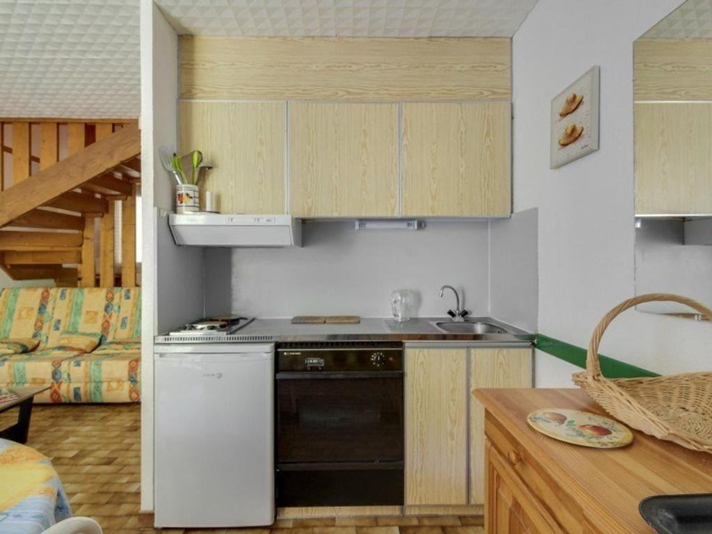a small kitchen with a stove and a refrigerator at Appartement Luz-Saint-Sauveur, 3 pièces, 6 personnes - FR-1-402-44 in Luz-Saint-Sauveur