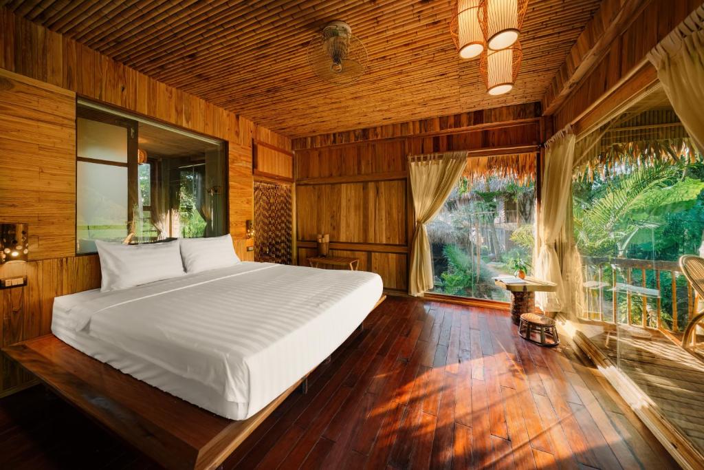 Puluong Luna Resort - Luxe Tweepersoonskamer Met Balkon
