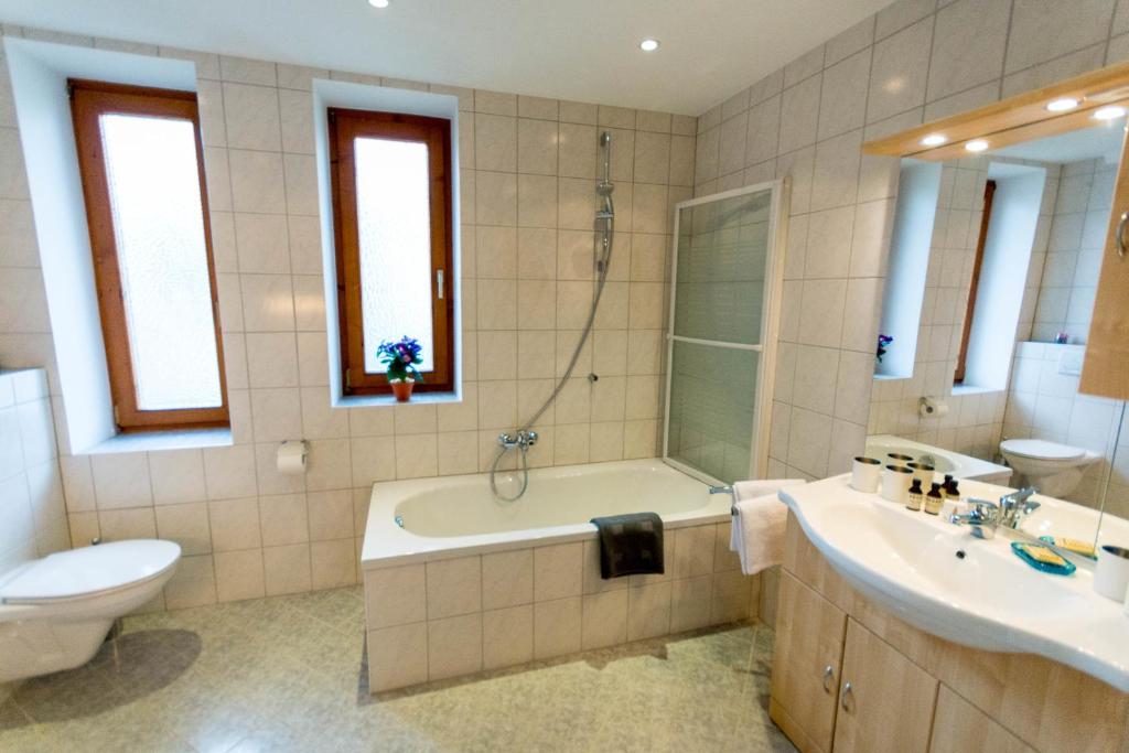 Ski-n-Lake City Apartments - 17