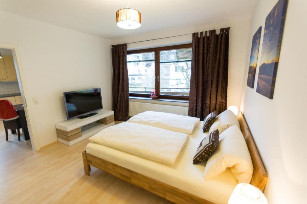 Ski-n-Lake City Apartments - 12