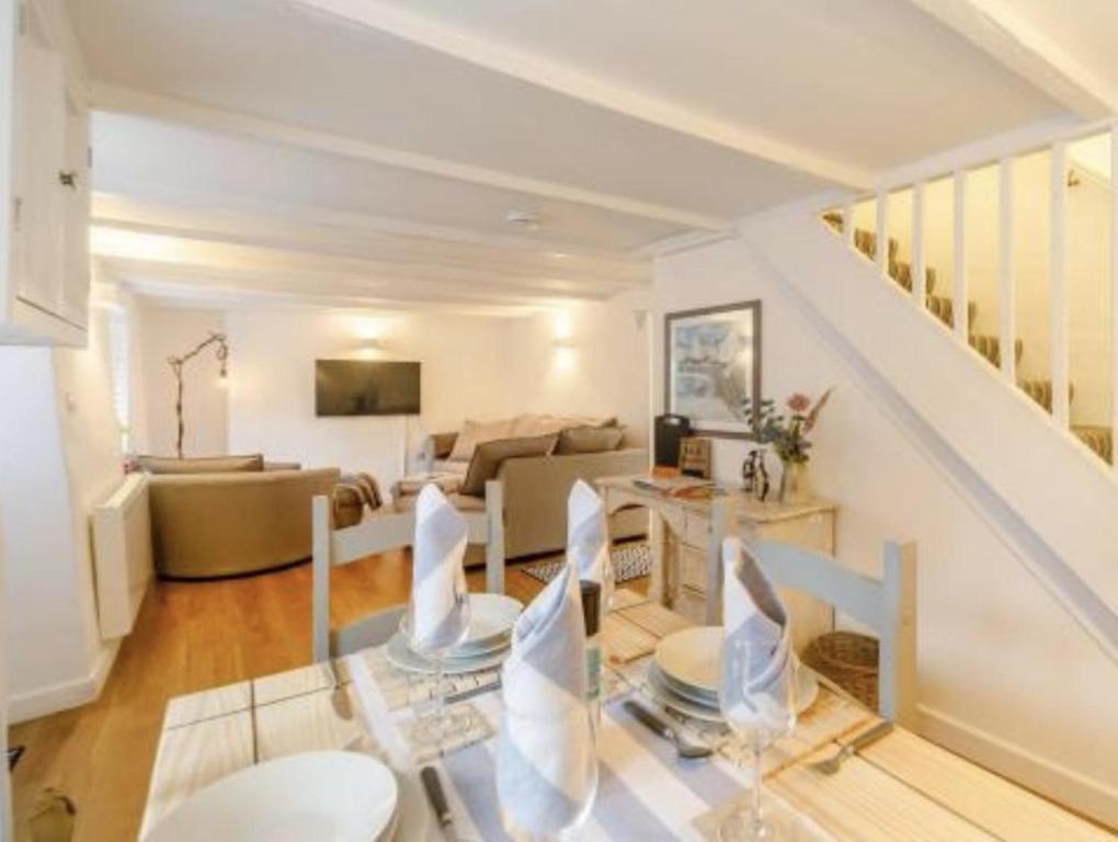 Charming 2-Bed Cottage in Wadebridge Cornwall