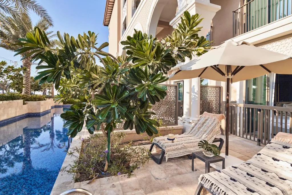 Premium King Room with Pool Access
