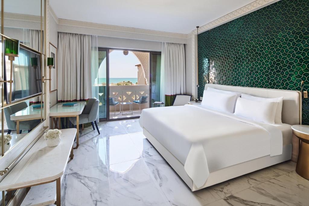 Postel nebo postele na pokoji v ubytování Rixos Premium Saadiyat Island - All Inclusive