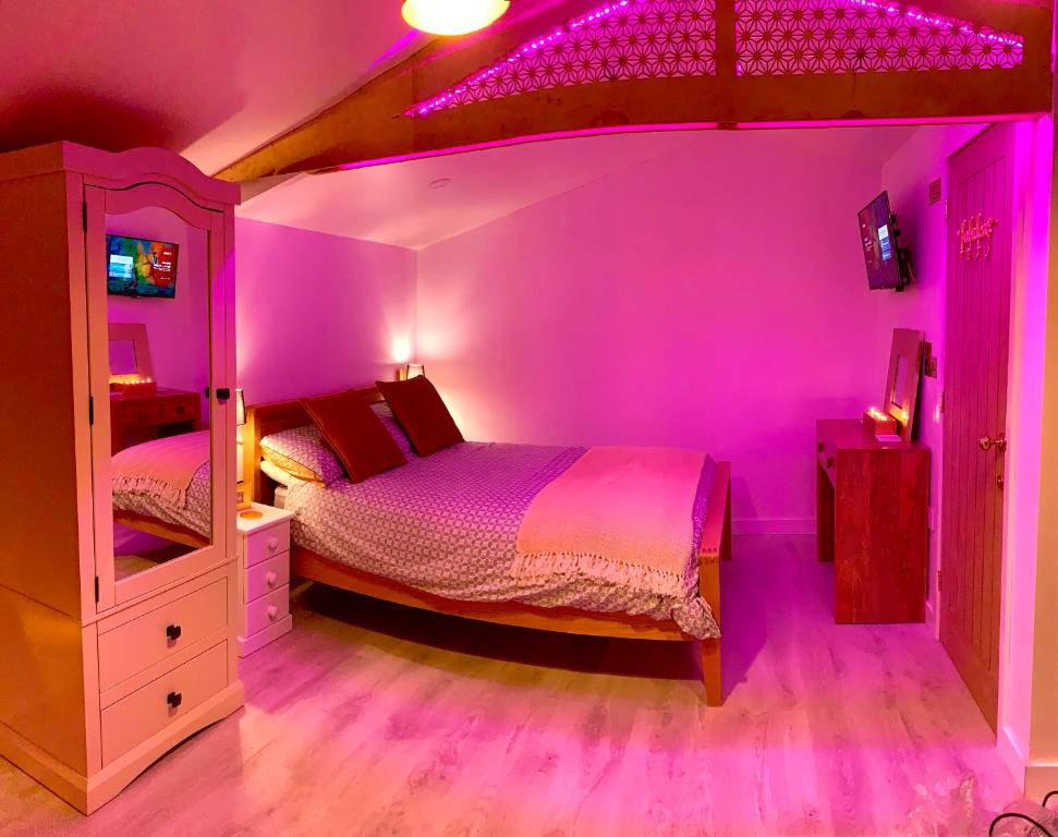 Postel nebo postele na pokoji v ubytování SHINE CHALET - UNIQUE & COMFORTABLE ACCOMMODATION