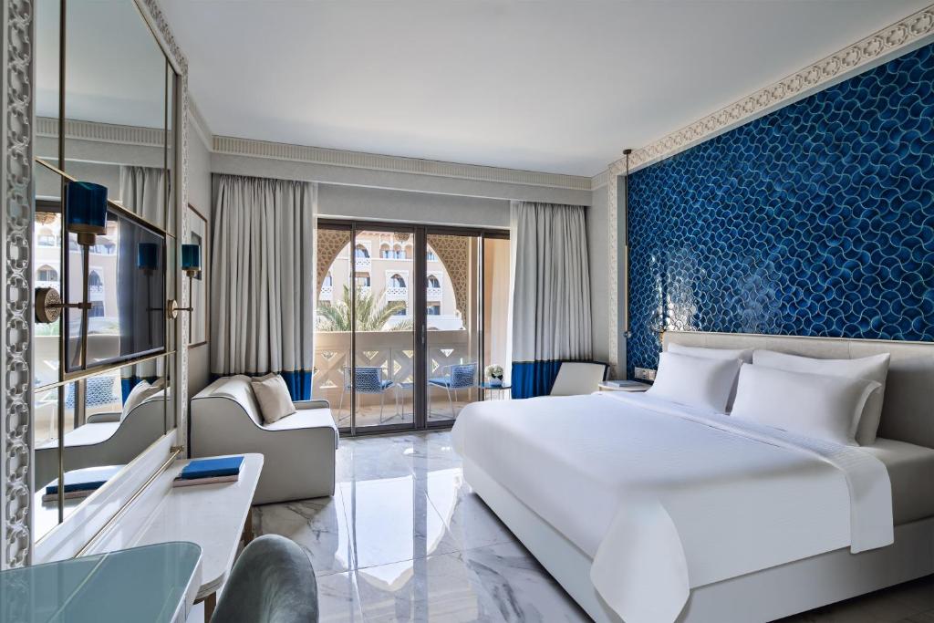Postel nebo postele na pokoji v ubytování Rixos Premium Saadiyat Island - All Inclusive