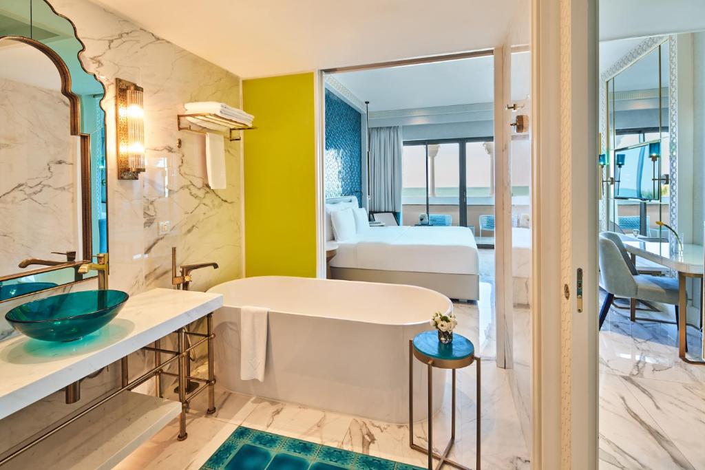 Postel nebo postele na pokoji v ubytování Rixos Premium Saadiyat Island - All Inclusive