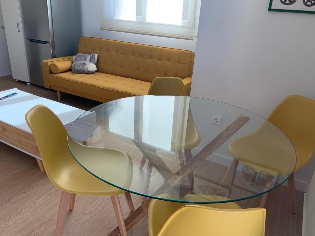 Posezení v ubytování SUPER OFERTA VERANO en la playa apartamento pie de playa YELLOW, un lujo, totalmente nuevo, también para tu mascota