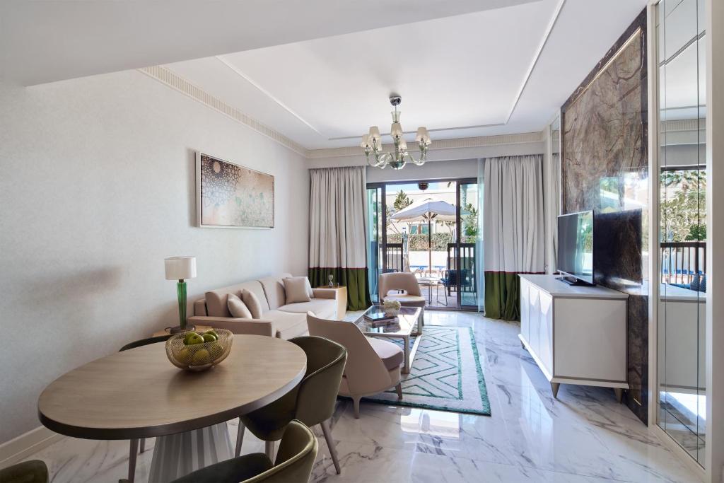 TV a/nebo společenská místnost v ubytování Rixos Premium Saadiyat Island - All Inclusive
