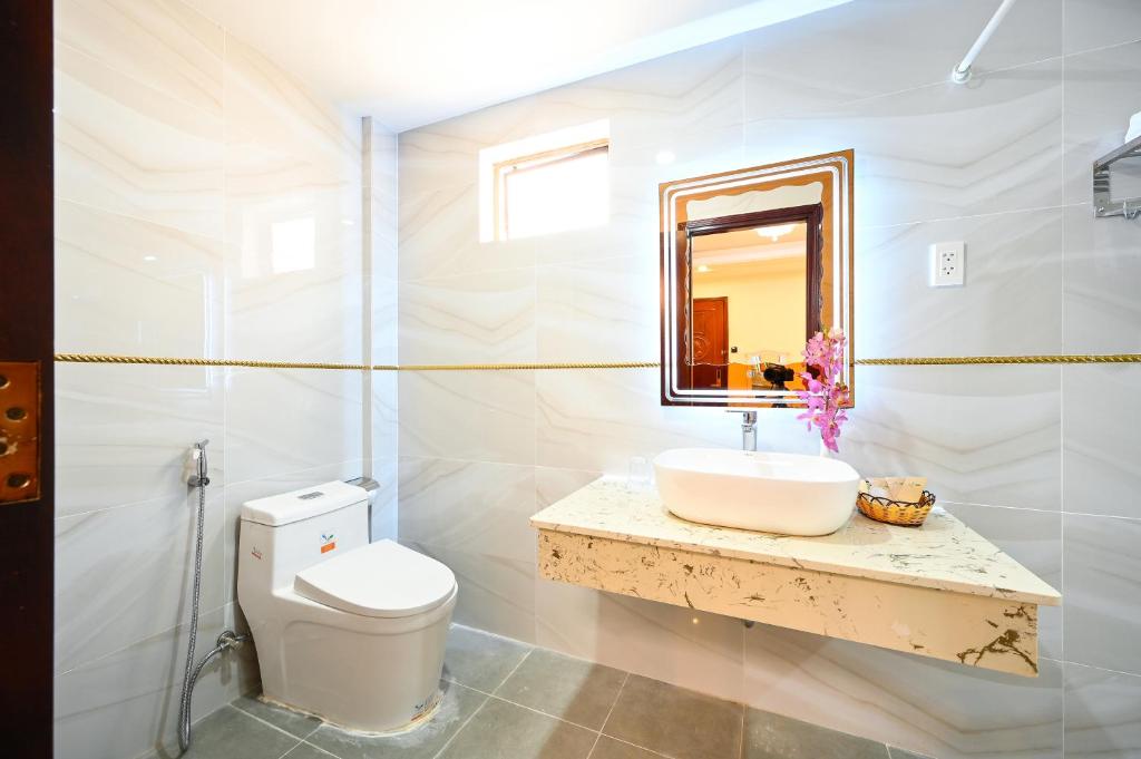 Phòng tắm tại Nicecy Saigon Hotel